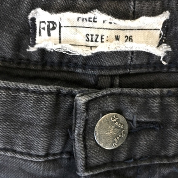 Free People Mid Rise Washed Black Stretch Skinny Jeans Size 26 - Picture 9 of 12